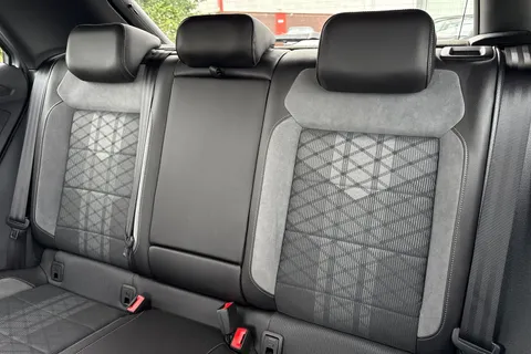 DE74UOL Volkswagen T-Roc 2.0 TDI 150 EVO R-Line 5dr DSG ⭐Low TAX £195 a year⭐ Thumbnail #20