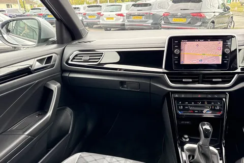 DE74UOL Volkswagen T-Roc 2.0 TDI 150 EVO R-Line 5dr DSG ⭐Low TAX £195 a year⭐ Thumbnail #21