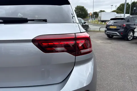 DE74UOL Volkswagen T-Roc 2.0 TDI 150 EVO R-Line 5dr DSG ⭐Low TAX £195 a year⭐ Thumbnail #27