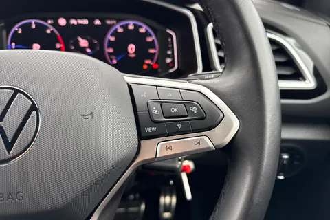 DE74UOL Volkswagen T-Roc 2.0 TDI 150 EVO R-Line 5dr DSG ⭐Low TAX £195 a year⭐ Thumbnail #46