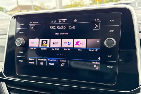 DE74UOL Volkswagen T-Roc 2.0 TDI 150 EVO R-Line 5dr DSG ⭐Low TAX £195 a year⭐ Thumbnail #49