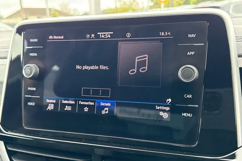 DE74UOL Volkswagen T-Roc 2.0 TDI 150 EVO R-Line 5dr DSG ⭐Low TAX £195 a year⭐ Thumbnail #50