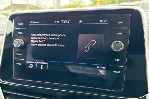 DE74UOL Volkswagen T-Roc 2.0 TDI 150 EVO R-Line 5dr DSG ⭐Low TAX £195 a year⭐ Thumbnail #51