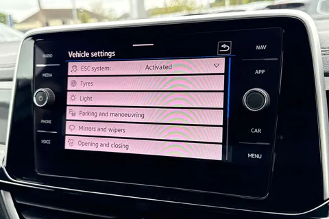 DE74UOL Volkswagen T-Roc 2.0 TDI 150 EVO R-Line 5dr DSG ⭐Low TAX £195 a year⭐ Thumbnail #54