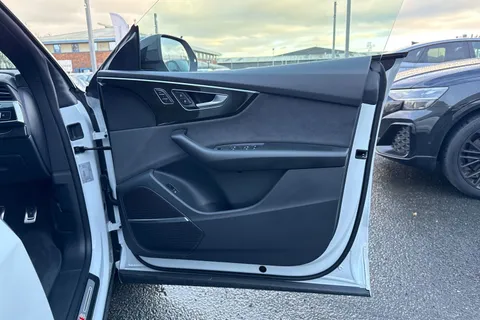 PX75XOD Audi Q8 SUV  Black Edition 50 TDI quattro 286 PS tiptronic Thumbnail #47