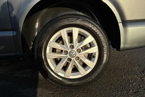 PK72ZDJ Volkswagen Transporter T30 Panel van Highline SWB 150 PS 2.0 TDI 6sp Manual Thumbnail #12