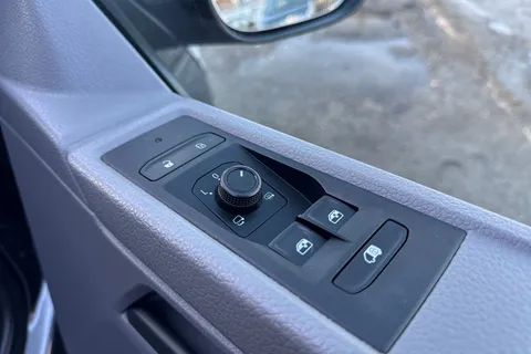PK72ZDJ Volkswagen Transporter T30 Panel van Highline SWB 150 PS 2.0 TDI 6sp Manual Thumbnail #21
