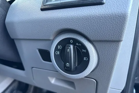 PK72ZDJ Volkswagen Transporter T30 Panel van Highline SWB 150 PS 2.0 TDI 6sp Manual Thumbnail #32