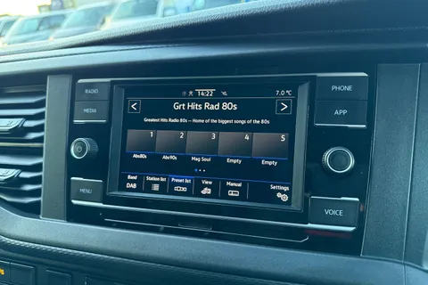 PK72ZDJ Volkswagen Transporter T30 Panel van Highline SWB 150 PS 2.0 TDI 6sp Manual Thumbnail #39