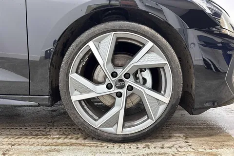 KY25CHD Audi A3 Black Edition 35 TFSI 150 PS S tronic Thumbnail #5