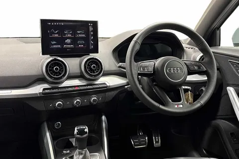 KY74EFG Audi Q2 S line 35 TFSI 150 PS S tronic Thumbnail #2