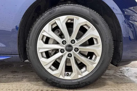 KY24TVM Audi A4 Avant Avant Sport 40 TFSI 204 PS S tronic Thumbnail #5