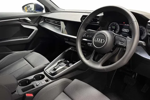 KY25FHD Audi A3 Sport 40 TFSI e 204 PS S tronic Thumbnail #6