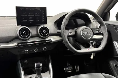 KT25ZDK Audi Q2 Black Edition 35 TFSI 150 PS S tronic Thumbnail #2