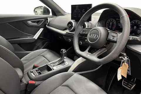 KT25ZDK Audi Q2 Black Edition 35 TFSI 150 PS S tronic Thumbnail #6