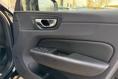 LP69VUB Volvo Xc60 2.0 T4 Edition Auto Euro 6 (s/s) 5dr Thumbnail #19