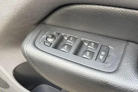 LP69VUB Volvo Xc60 2.0 T4 Edition Auto Euro 6 (s/s) 5dr Thumbnail #41