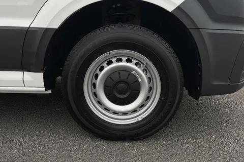 DF75ULV Volkswagen Crafter (Nf) CR35 Panel van Commerce MWB 140 PS 2.0 TDI 6sp Manual FWD Thumbnail #5