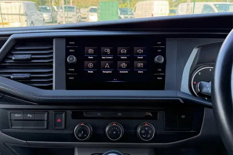 DE74WXT Volkswagen Transporter 2.0 TDI 110 Highline Van Thumbnail #11