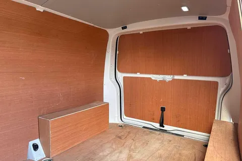 DE74WXT Volkswagen Transporter 2.0 TDI 110 Highline Van Thumbnail #13