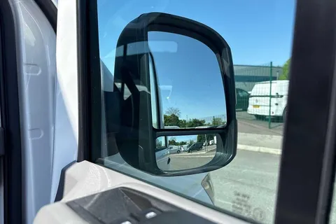 MJ74XXU Volkswagen Crafter 2.0 TDI 140PS Commerce High Roof Van Thumbnail #17