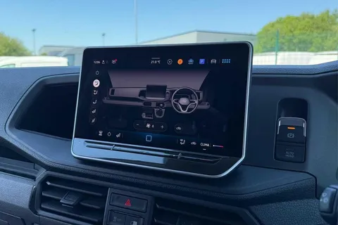 MJ74XXU Volkswagen Crafter 2.0 TDI 140PS Commerce High Roof Van Thumbnail #18