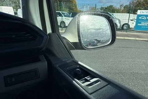 DE74WXT Volkswagen Transporter 2.0 TDI 110 Highline Van Thumbnail #17