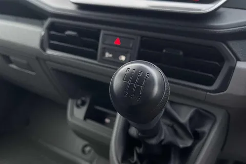 DF75ULV Volkswagen Crafter (Nf) CR35 Panel van Commerce MWB 140 PS 2.0 TDI 6sp Manual FWD Thumbnail #19