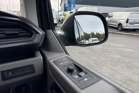 DE74WPP Volkswagen Transporter 2.0 TDI 110 Highline Van Thumbnail #17