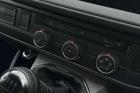 DE74WPP Volkswagen Transporter 2.0 TDI 110 Highline Van Thumbnail #18