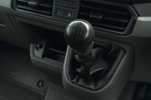 DF75UEK Volkswagen Crafter (Nf) CR35 Commerce MWB 140 PS FWD - Digital Dash/Business Pack/Camera Thumbnail #19