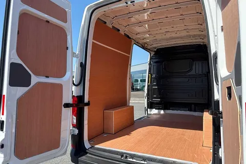 MJ74XXU Volkswagen Crafter 2.0 TDI 140PS Commerce High Roof Van Thumbnail #29