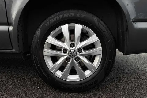 DE74WPP Volkswagen Transporter 2.0 TDI 110 Highline Van Thumbnail #22