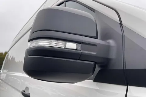 DF75ULV Volkswagen Crafter (Nf) CR35 Panel van Commerce MWB 140 PS 2.0 TDI 6sp Manual FWD Thumbnail #25