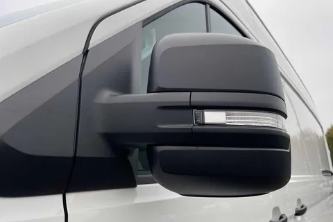 DF75ULV Volkswagen Crafter (Nf) CR35 Panel van Commerce MWB 140 PS 2.0 TDI 6sp Manual FWD Thumbnail #26