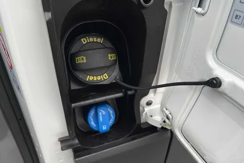 DF75ULV Volkswagen Crafter (Nf) CR35 Panel van Commerce MWB 140 PS 2.0 TDI 6sp Manual FWD Thumbnail #27