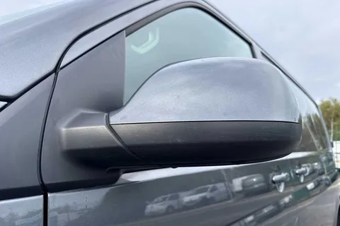 DE74WPP Volkswagen Transporter 2.0 TDI 110 Highline Van Thumbnail #25