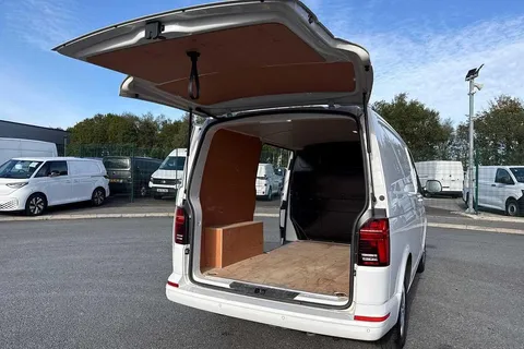 DE74WXT Volkswagen Transporter 2.0 TDI 110 Highline Van Thumbnail #29