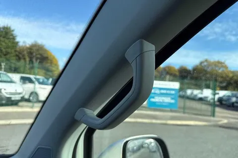 DE74WXT Volkswagen Transporter 2.0 TDI 110 Highline Van Thumbnail #33