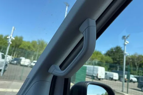 MJ74XXU Volkswagen Crafter 2.0 TDI 140PS Commerce High Roof Van Thumbnail #42