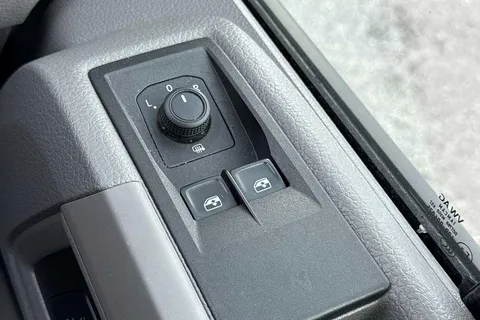 DA75SWU Volkswagen Crafter (Nf) CR35 Commerce Plus MWB 140 PS FWD - 25 Model Year Thumbnail #35