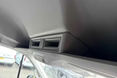 DF75UEK Volkswagen Crafter (Nf) CR35 Commerce MWB 140 PS FWD - Digital Dash/Business Pack/Camera Thumbnail #36