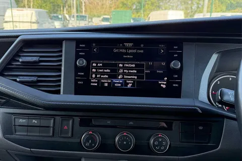 DE74WXT Volkswagen Transporter 2.0 TDI 110 Highline Van Thumbnail #42