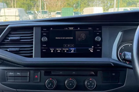 DE74WXT Volkswagen Transporter 2.0 TDI 110 Highline Van Thumbnail #43