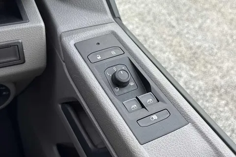 DE74WPP Volkswagen Transporter 2.0 TDI 110 Highline Van Thumbnail #41