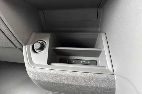 DF75UEK Volkswagen Crafter (Nf) CR35 Commerce MWB 140 PS FWD - Digital Dash/Business Pack/Camera Thumbnail #40