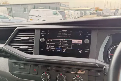 DE74WPP Volkswagen Transporter 2.0 TDI 110 Highline Van Thumbnail #43