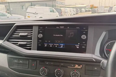 DE74WPP Volkswagen Transporter 2.0 TDI 110 Highline Van Thumbnail #44