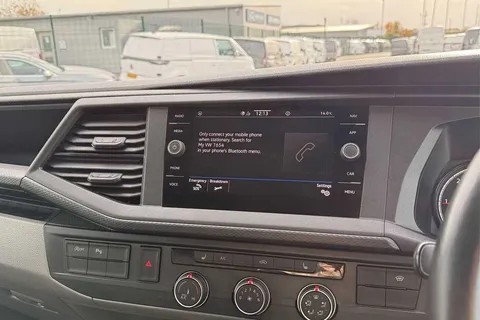 DE74WPP Volkswagen Transporter 2.0 TDI 110 Highline Van Thumbnail #45