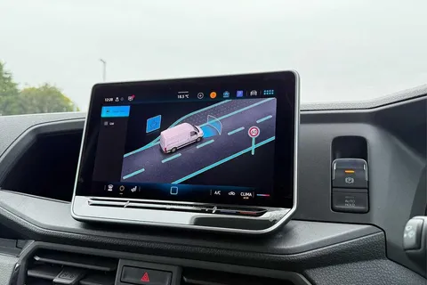 DF75UEK Volkswagen Crafter (Nf) CR35 Commerce MWB 140 PS FWD - Digital Dash/Business Pack/Camera Thumbnail #56